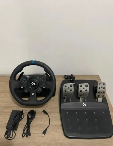 Logitech G923 + cockpit Veloce V3 + travas de cadeira