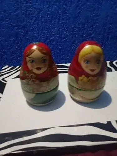 Par de latas de chocolate mamuschka para coleção 