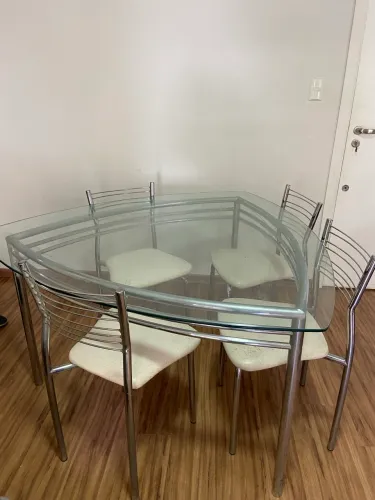 Mesa de Vidro Triangular + 4 Cadeiras Cromadas