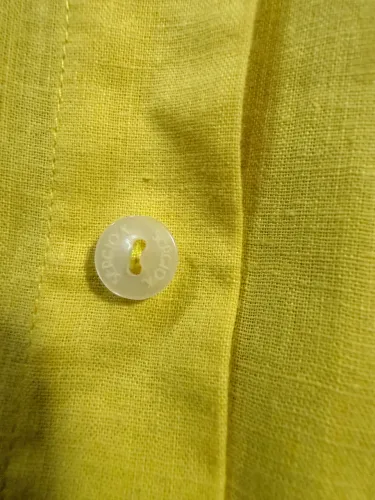 Camisa masculina original da marca Sergio K, tamanho GG, na cor amarela.