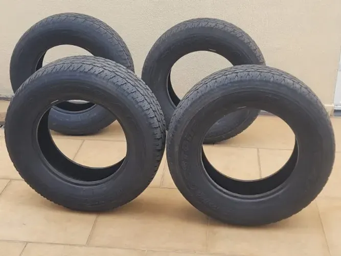 Vendo PNEUS Bridgestone 265/65 R17 - Excelente estado.Usados.