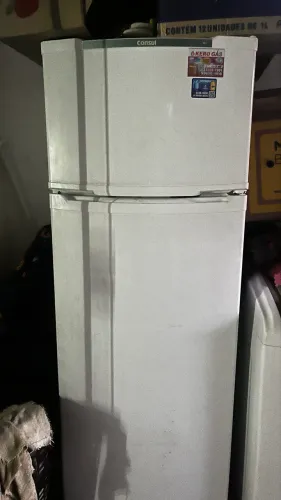 Vende se geladeira