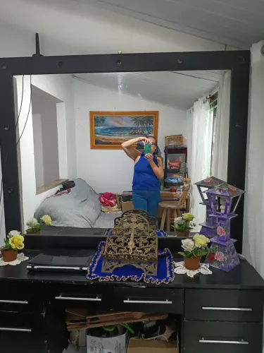 Vendo penteadeira de salão com espelho entrar em contato com meu ZAP * graça