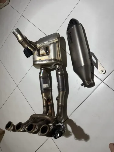     Escapamento Original S1000RR Pouco Uso - Apenas 1.000 km