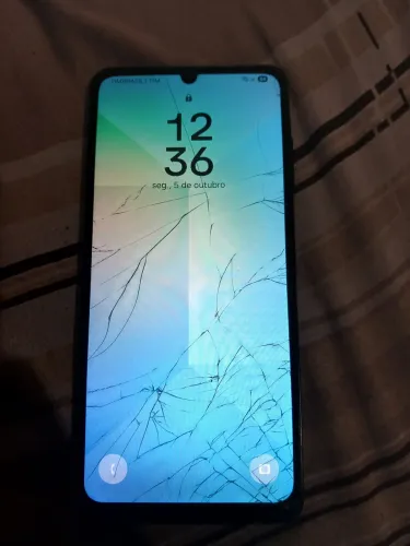 Celular no precinho