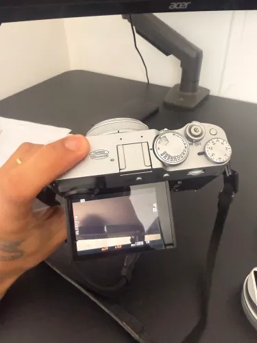 Fujifilm X100VI Branca - 4.900 Clicks | Lente Angular Inclusa