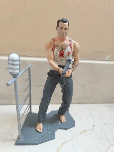 Action Figure John McClane Duro de matar Cult Classics Neca