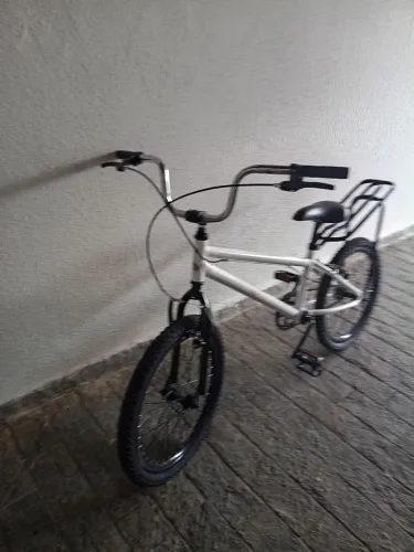 Bicicleta montadinha aro 20 usada 2 vezes