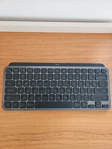 Teclado Logitech mx keys mini grafite