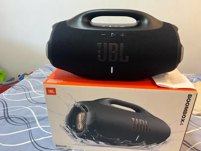 Jbl Bombox 4 zerada usada 3 vezes estando de nova nota fiscal e garantia 