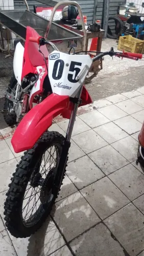 Moto de trilha modelo CRF 230