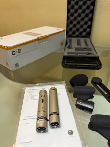 Par de Microfones Condensadores Behringer C-2 + Maleta