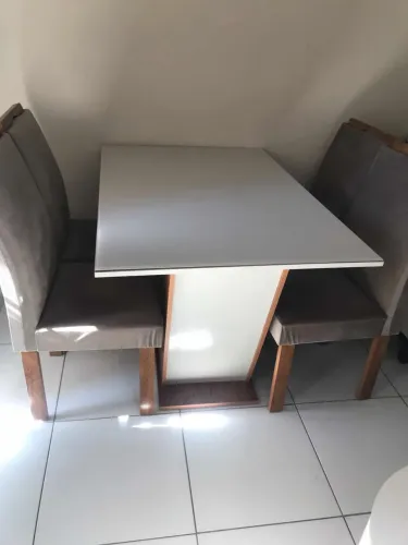 Vende-se mesa semi nova.