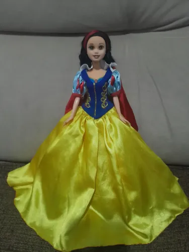 Linda branca de neve antiga da disney com vestido maravilhoso