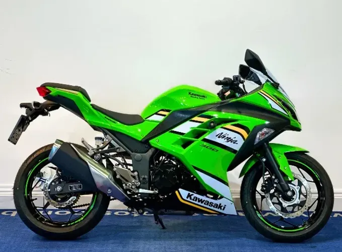 Kawsaki Ninja 300  KRT 2025 com apenas 3km!!!!!
