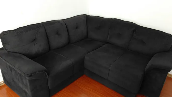 Sofá de Canto Retrátil na cor Preto, usado em ótimas condições.