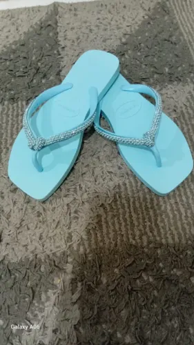 chinelo azul