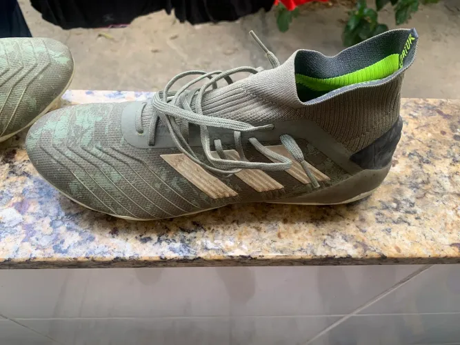 Vendo chuteira Adidas Predator Accuracy, tamanho 41