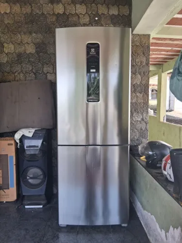 Geladeira Electrolux frost free inverse linda