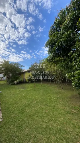 Excelente investimento em terreno perto do comércio no Rio Vermelho-Norte da Ilha .