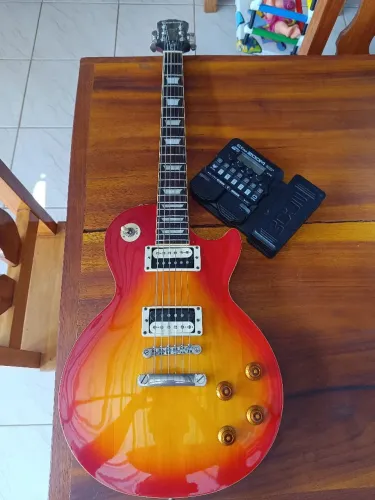 Vendo guitarra ephiphone less paul traditional pro com pedaleira zoom g1 four
