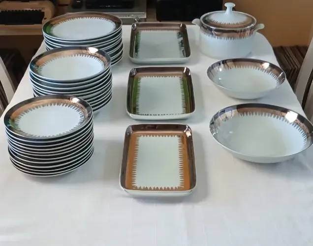 Louças de porcelana semi novas, pouco uso.