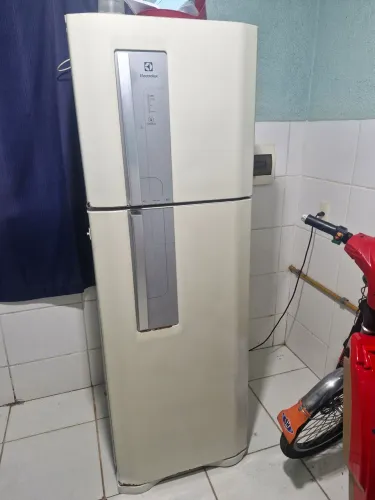 Vendo geladeira e fogão 550 reais