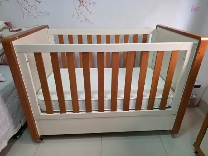 Berço/mini cama Matic, modelo Tutto, cor off white/freijó + colchão ortobom pró-saúde