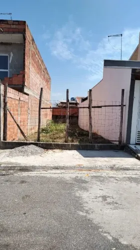 Esse anúncio descreve um terreno residencial de 125 m² em São José dos Campos