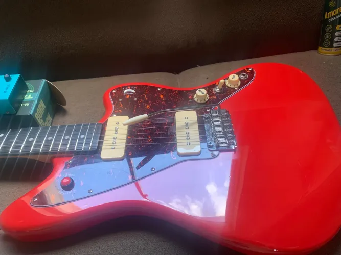Guitarra + pedaleira Tagima tw61
