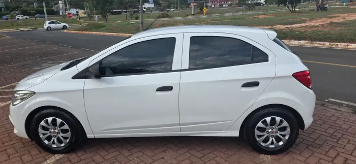 Chevrolet Onix JOY Hatch 1.0 8V Flex Mec. 4P 2018