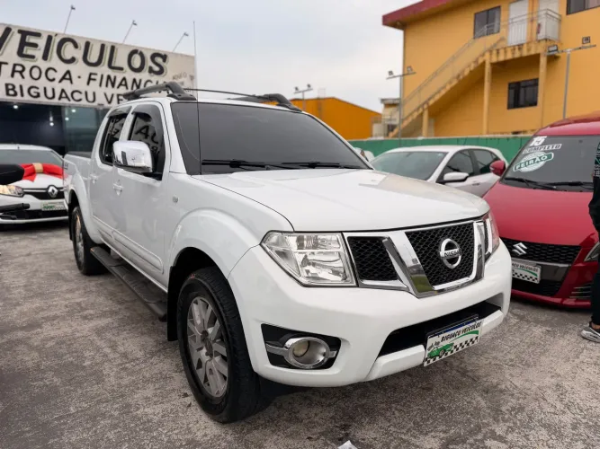 Nissan Frontier SL CD 4X4 2.5tb Diesel AUT 2015