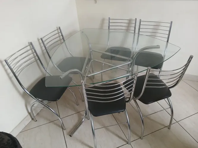 Conjunto de mesa de vidro com 6 cadeiras
