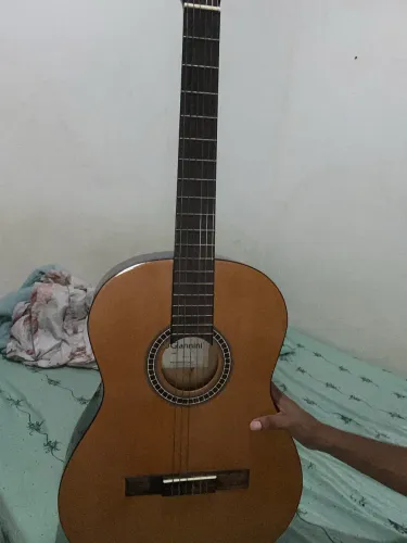 Vende-se Violão