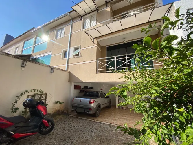 Casa Geminada para Venda no Bairro Manacás