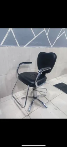 Cadeira hidráulica. Barbeiro/cabeleleira