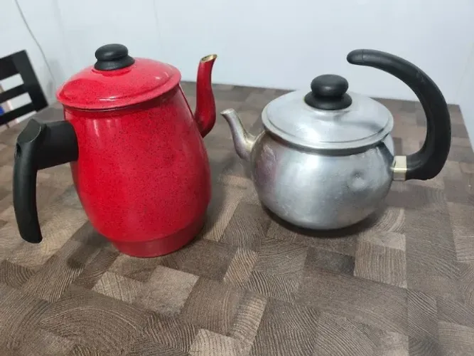 Kit Bule ermelho e Chaleira antiga capacidade 1 litro