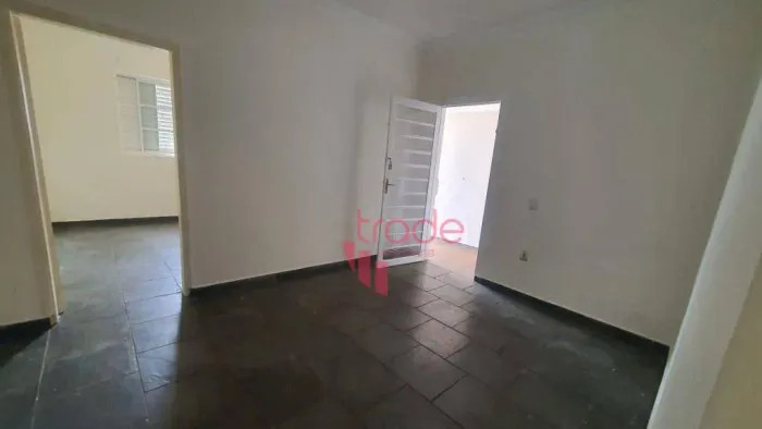 Casa para Locação de 03 Quartos sendo 01 Suíte no Bairro Jardim Paulista com Cozinha Ampla