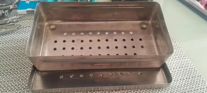 Caixa de inox perfurada 20x10x05