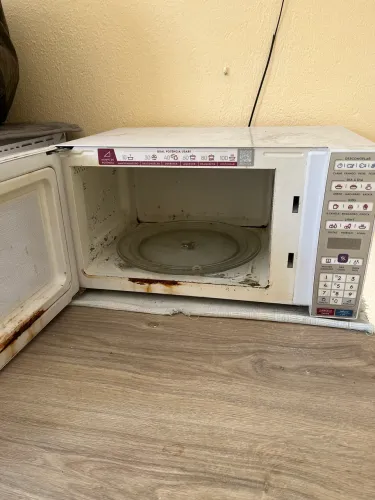 Microondas Electrolux funcionando 