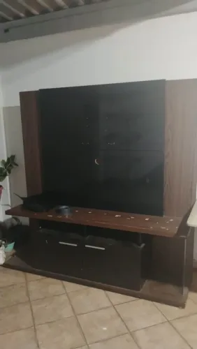 Rack com Painel para TV Sala - Madeira e Preto (Lindo e Conservado)