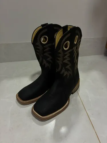 Bota justin