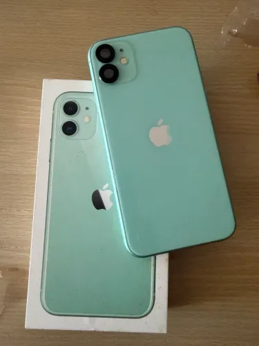 iPhone 11 bem conservado
