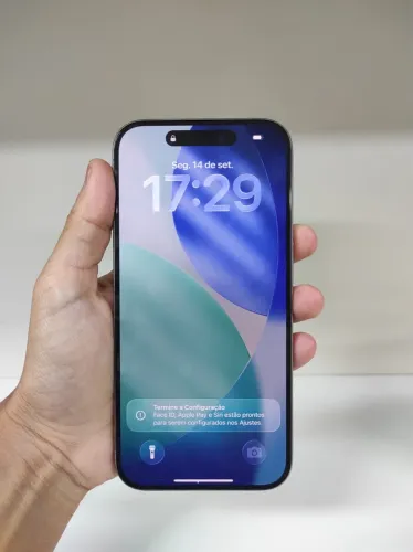 Iphone 15 Pro 1T com tampa traseira trincada.