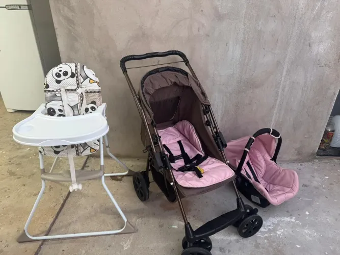 Carrinho com bebê conforto e cadeira de alimentação, Marca Galzerano