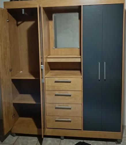 Guarda-roupa com Espelho 4 Portas 4 Gavetas