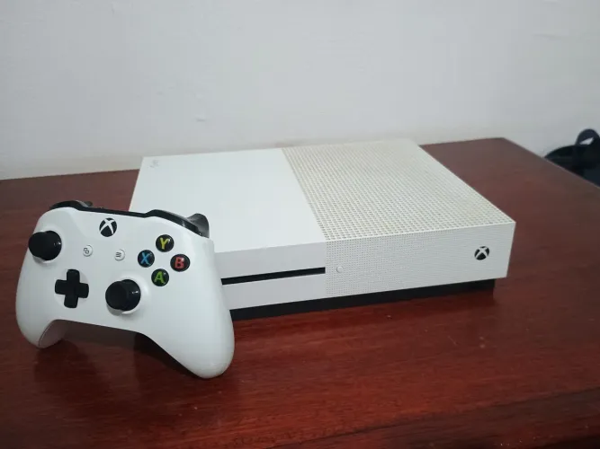 Xbox one s + 6 jogos