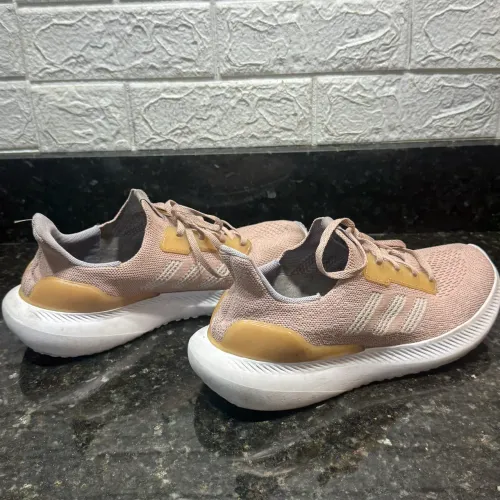 Tênis adidas