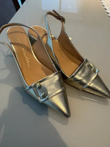 Scarpin Luiza Barcelos Dourado
