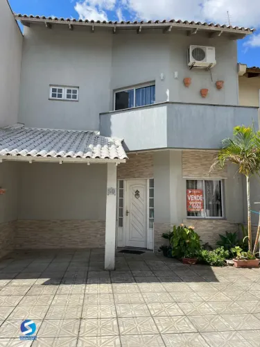 Casa 3 Quartos, com piscina e 2 vagas no Passo das Pedras